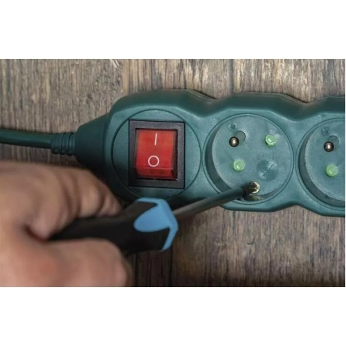 Prodlužovací kabel EMOS 3m/3zásuvky s vypínačem zelená P1313RZ 1902830300 s montážními otvory (obrázek 6)