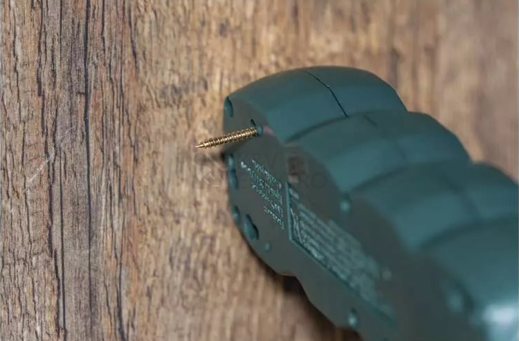 Obrázek produktu Prodlužovací kabel EMOS 3m/3zásuvky s vypínačem zelená P1313RZ 1902830300 s montážními otvory 4