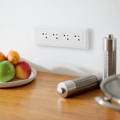 Legrand Mosaic bílá rámeček 8M 78818 (obrázek 3)