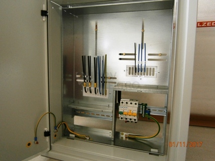 Obrázek produktu  Elektroměrový rozvaděč RE10T/Z-KV-S B25/3 zapuštěný bílý pro ČEZ EGD (E.ON) pro stávající odběrná místa 4