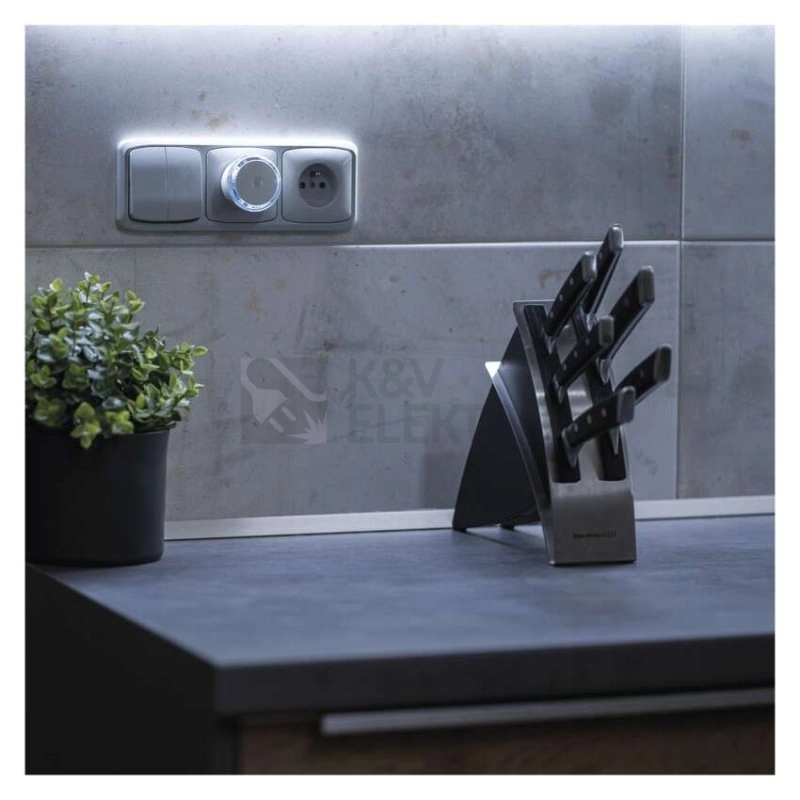 Obrázek produktu Noční světlo s fotosenzorem do zásuvky EMOS ENM100 P3306 3