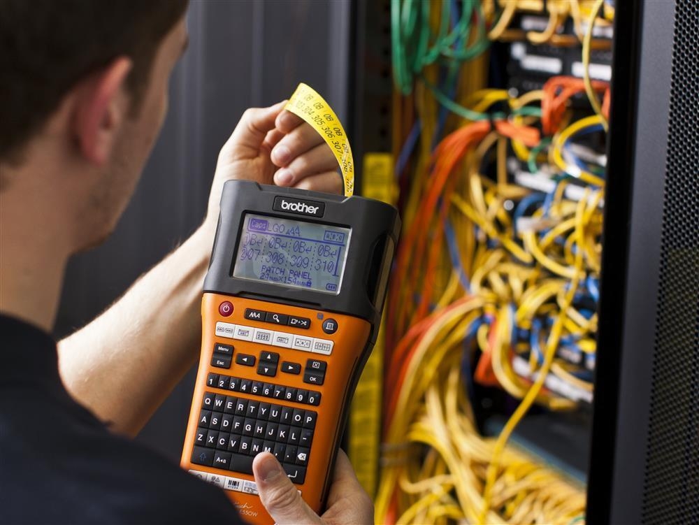 Obrázek produktu Popisovač štítků Brother PTE550WSPYJ1 PROMO PTE550WVPYJ1 4