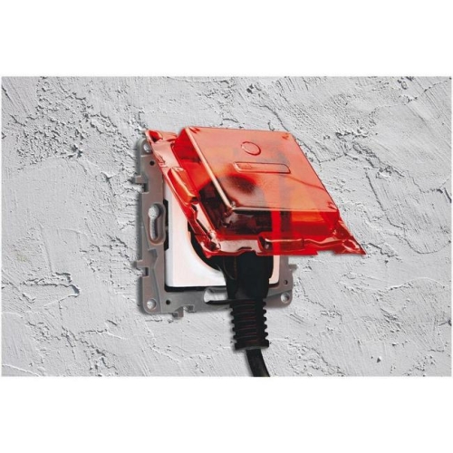 Legrand Niloé zásuvka bílá s clonkami 764527