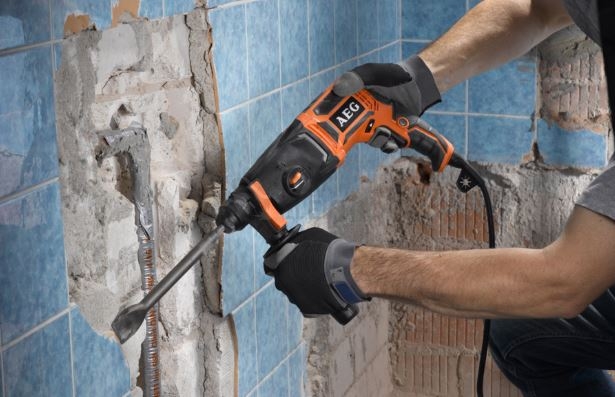 Obrázek produktu Vrtací a bourací kladivo AEG KH24IXE SDS-plus 800W 2