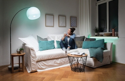 Obrázek produktu LED žárovka E27 OSRAM STAR+ CL A 9W (60W) s dálkovým ovladačem RGBW (teplá bílá 2700K) stmívatelná 4