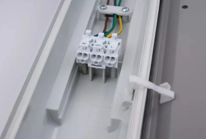 Zářivka LEDVANCE Damp Proof 1500mm 46W/4000K neutrální bílá IP65 (obrázek 7)