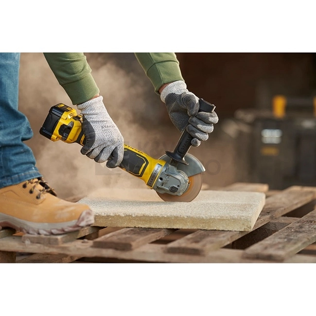 Obrázek produktu Aku úhlová bruska Stanley FatMax V20 SFMCG700B 18V 125mm bezuhlíková bez nabíječky a baterie
1