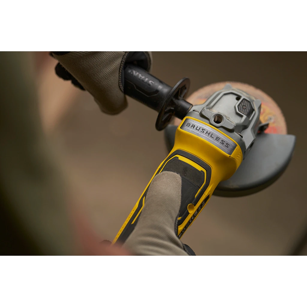 Obrázek produktu Aku úhlová bruska Stanley FatMax V20 SFMCG700B 18V 125mm bezuhlíková bez nabíječky a baterie
3