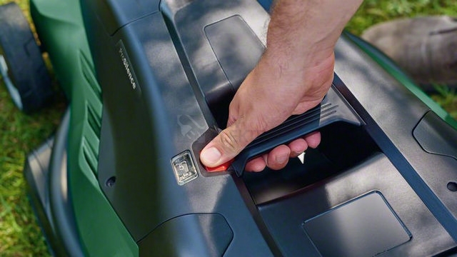 Obrázek produktu Elektrická sekačka 1800W Bosch AdvancedRotak 750 0.600.8B9.305 4