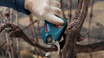 Obrázek produktu Aku zahradní nůžky Bosch Pro Pruner 0.601.9K1.021 2x aku 3Ah 2