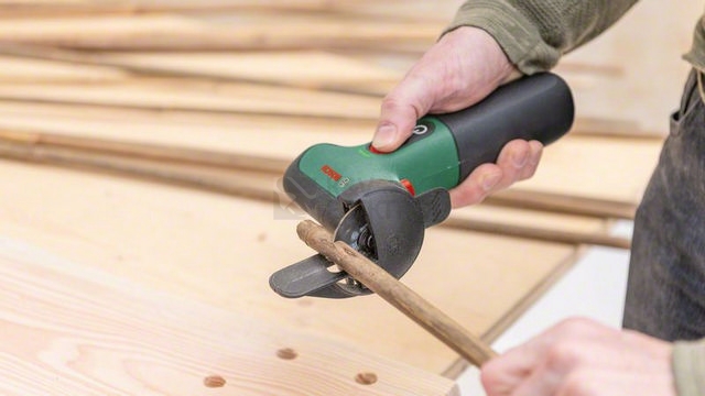 Obrázek produktu Aku úhlová bruska 50mm 2Ah Bosch EasyCut&Grind 0.603.9D2.000 1