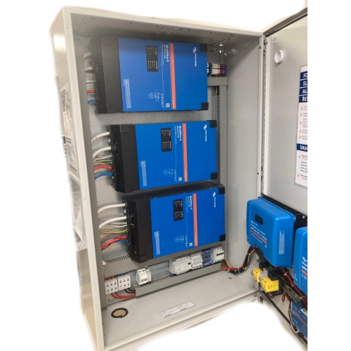 Rozvaděč pro fotovoltaiku SWPOWER Technology Pack 9000VA VICTRON 3xMultiPlus 3000 + 2xMPPT Tracker 150/100