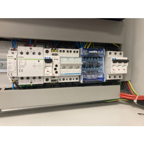 Rozvaděč pro fotovoltaiku SWPOWER Technology Pack 9000VA VICTRON 3xMultiPlus 3000 + 2xMPPT Tracker 150/100