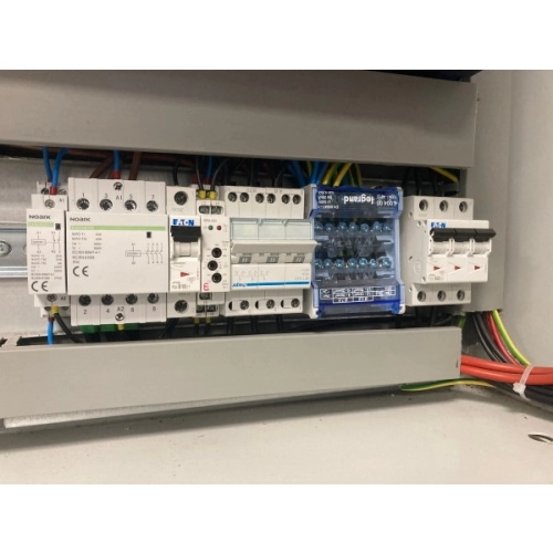 Rozvaděč pro fotovoltaiku SWPOWER Technology Pack 9000VA VICTRON 3xMultiPlus 3000 + 2xMPPT Tracker 150/100 (obrázek 2)