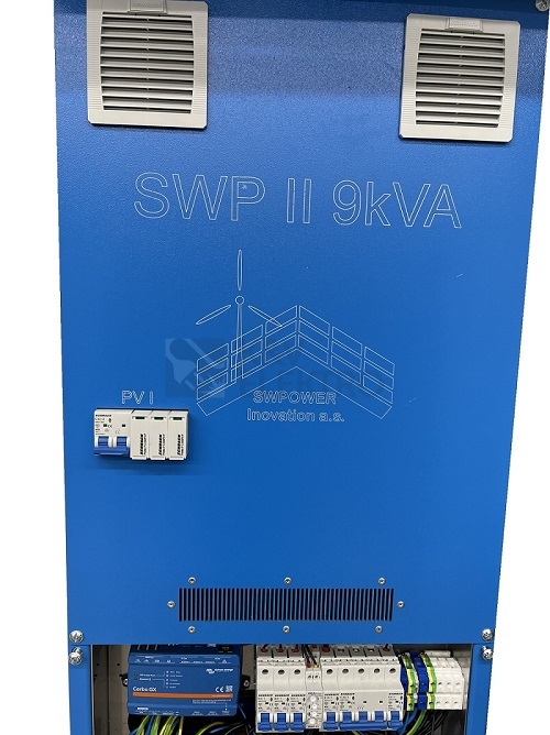 Obrázek produktu Rozvaděč pro fotovoltaiku SWPOWER Technology Pack-II 9000VA VICTRON 3xMultiPlus-II 3000 + 2xMPPT Tracker 150/100 2