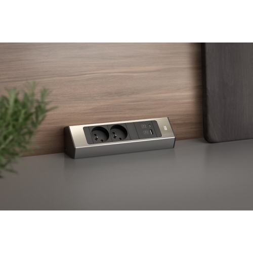 Rohová zásuvková lišta Bachmann 932.003 CASIA 2x230V USB nabíječka A/C