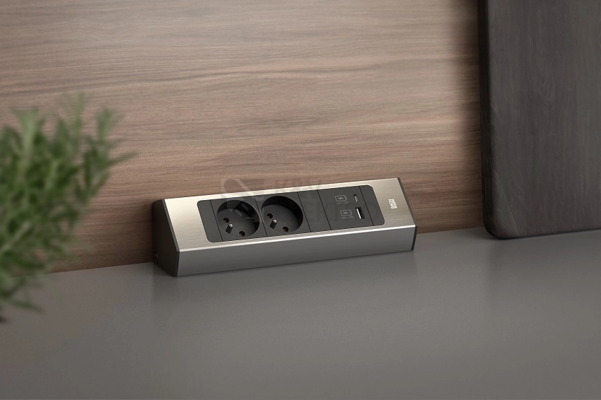 Obrázek produktu Rohová zásuvková lišta Bachmann 932.003 CASIA 2x230V USB nabíječka A/C 4