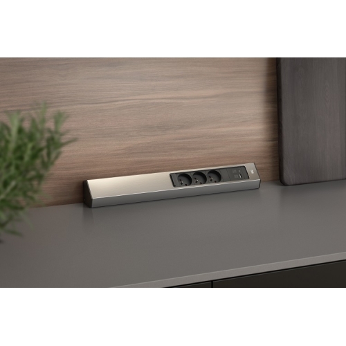 Rohová zásuvková lišta Bachmann 932.007 CASIA 2 3x230V USB nabíječka A/C