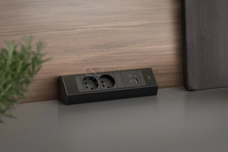 Obrázek produktu Rohová zásuvková lišta Bachmann 932.103 CASIA 2x230V USB nabíječka A/C 2
