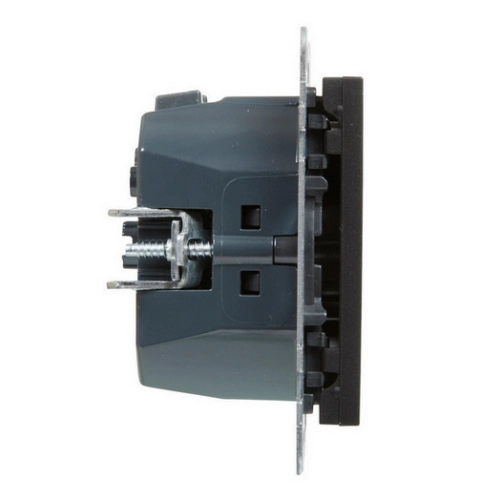 Legrand SUNO zásuvka s USB nabíjením černá 721489 (obrázek 5)