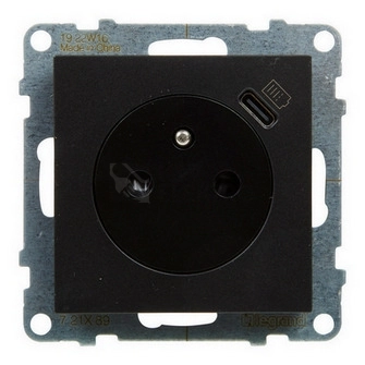 Obrázek produktu Legrand SUNO zásuvka s USB nabíjením černá 721489 2