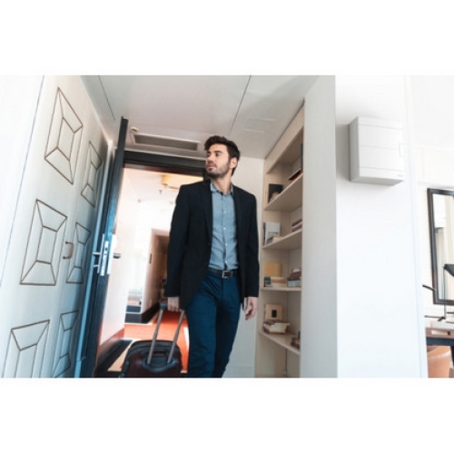 Rozvodnice nástěnná Schneider Electric EASY9 EU 18M bílé dveře EZ9EUD118