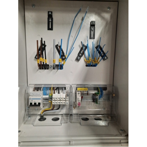 Elektroměrový rozvaděč pro fotovoltaiku pilíř DCK Helga 2H-N-C/63A-QM s vypínačem a zásuvkami šedý pro ČEZ, EGD (E.ON) 5941000123