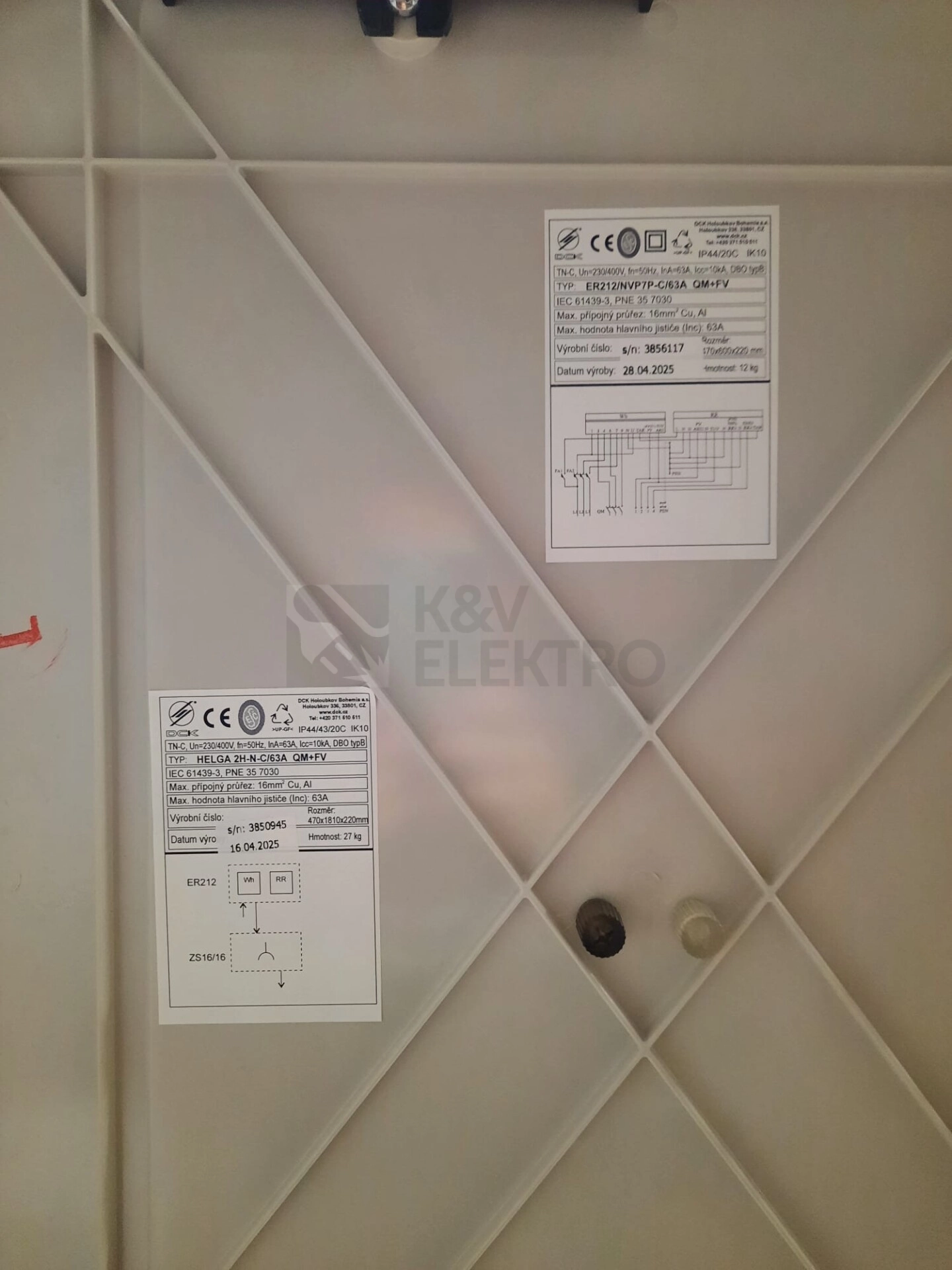 Obrázek produktu Elektroměrový rozvaděč pro fotovoltaiku pilíř DCK Helga 2H-N-C/63A-QM s vypínačem a zásuvkami šedý pro ČEZ, EGD (E.ON) 5941000123 4