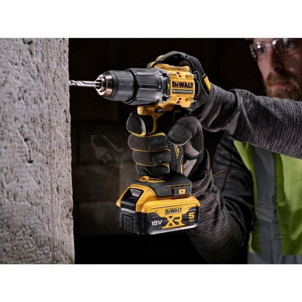 Obrázek produktu Aku vrtačka DeWALT DCD100YP2T 18V s příklepem 2x aku Li-Ion 5,0Ah 5