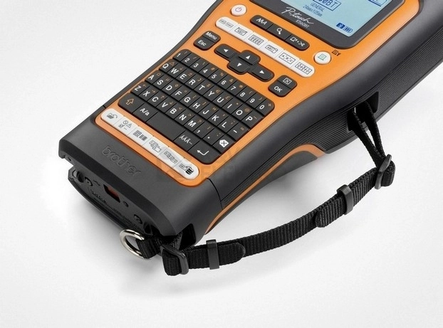 Obrázek produktu Štítkovač Brother PT-E560BTSP Bluetooth s kufříkem 5