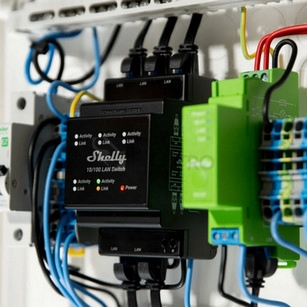 Obrázek produktu Ethernetový přepínač na DIN lištu Shelly LAN Switch 5xRJ45 110-230V 1