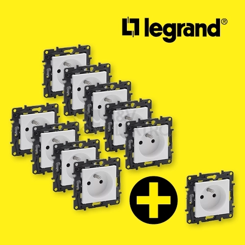 Obrázek produktu Legrand Niloé Step zásuvka s clonkami bílá 863133 akční balení 9+1 0