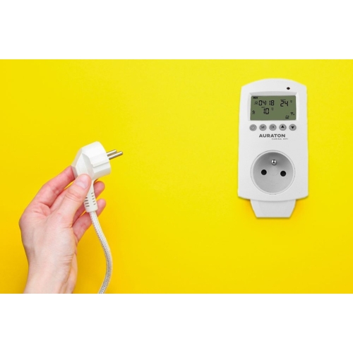 Chytrá tepelně spínaná zásuvka AURATON Carina WiFi s týdenním programem