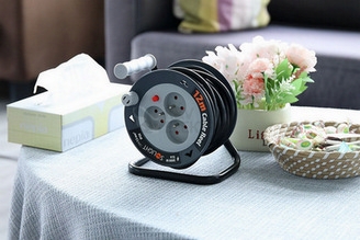 Obrázek produktu Prodlužovací přívod na bubnu 12m 3 zásuvky černý kabel 3x 1,5mm2 Solight PB24 4