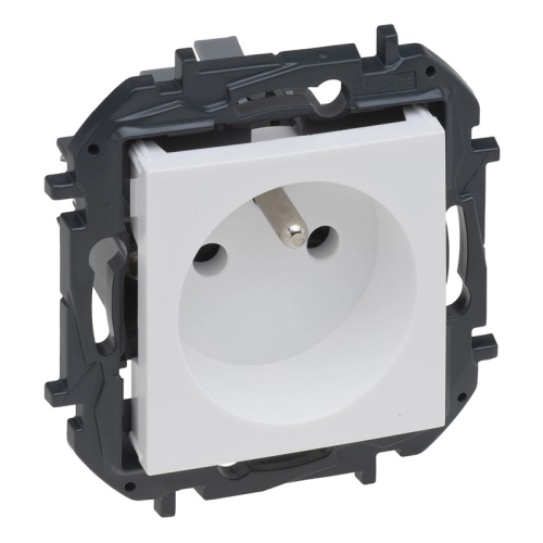 Legrand Niloé Step zásuvka s clonkami bílá 863133B