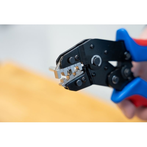 Lisovací/krimpovací kleště set-kleště+3páry čelistí MC4 2,5/4/6 a izolované/neizolované koncovky WEICON MULTI