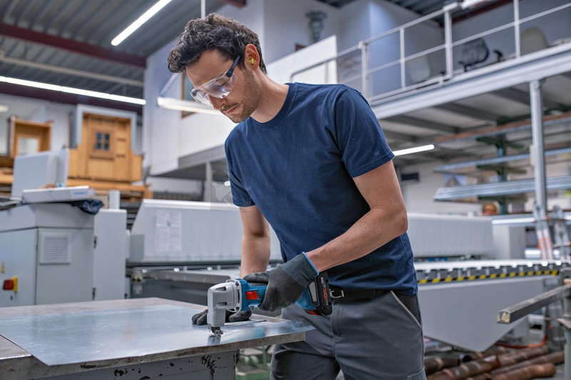 Obrázek produktu Aku nůžky na plech Bosch GSC 18V-16 E 0.601.926.300 bez nabíječky a baterie 3
