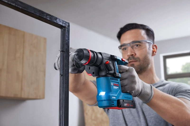 Obrázek produktu Aku vrtací kladivo SDS-Plus Bosch GBH 18V-18 X 0.611.927.101 2x2Ah 3