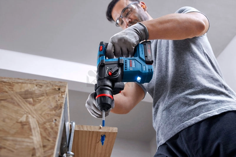 Obrázek produktu Aku vrtací kladivo SDS-Plus Bosch GBH 18V-18 X 0.611.927.101 2x2Ah 5