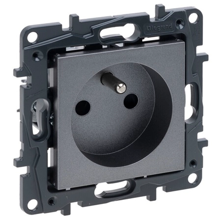 Legrand Niloé Step zásuvka s clonkami ocel 863433