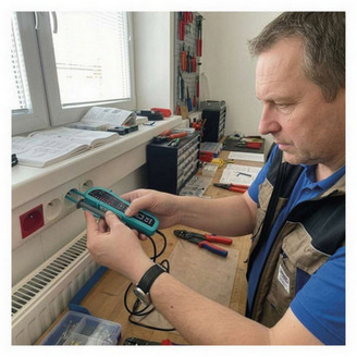 Zkoušečka napětí VT-320 EMOS M0012AN (obrázek 6)