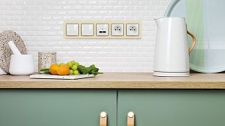 Zásuvky a vypínače Sedna Design/Elements v pětirámečku